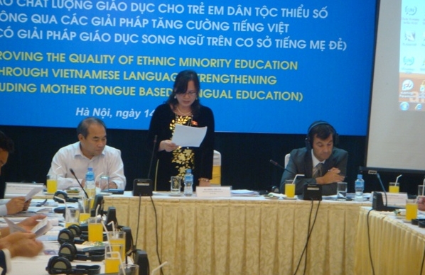 ການສຶກສາສອງພາສາພ້ອມກັນໃຫ້ແກ່ເດັກນ້ອຍຊົນເຜົ່າສ່ວນໜ້ອຍ